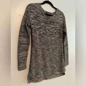 Long sleeve black and white comfortable top